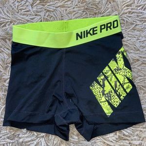Nike pros size small